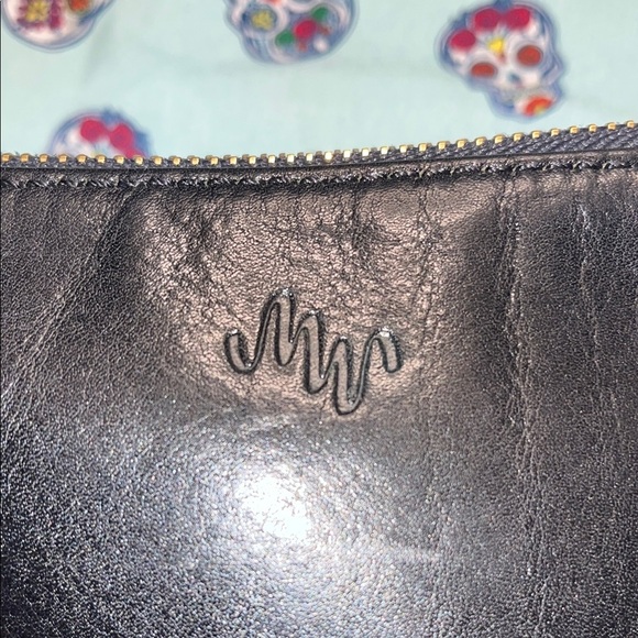 Monsac Originals Elegant Black Leather Crossbody Bag - Picture 6 of 16